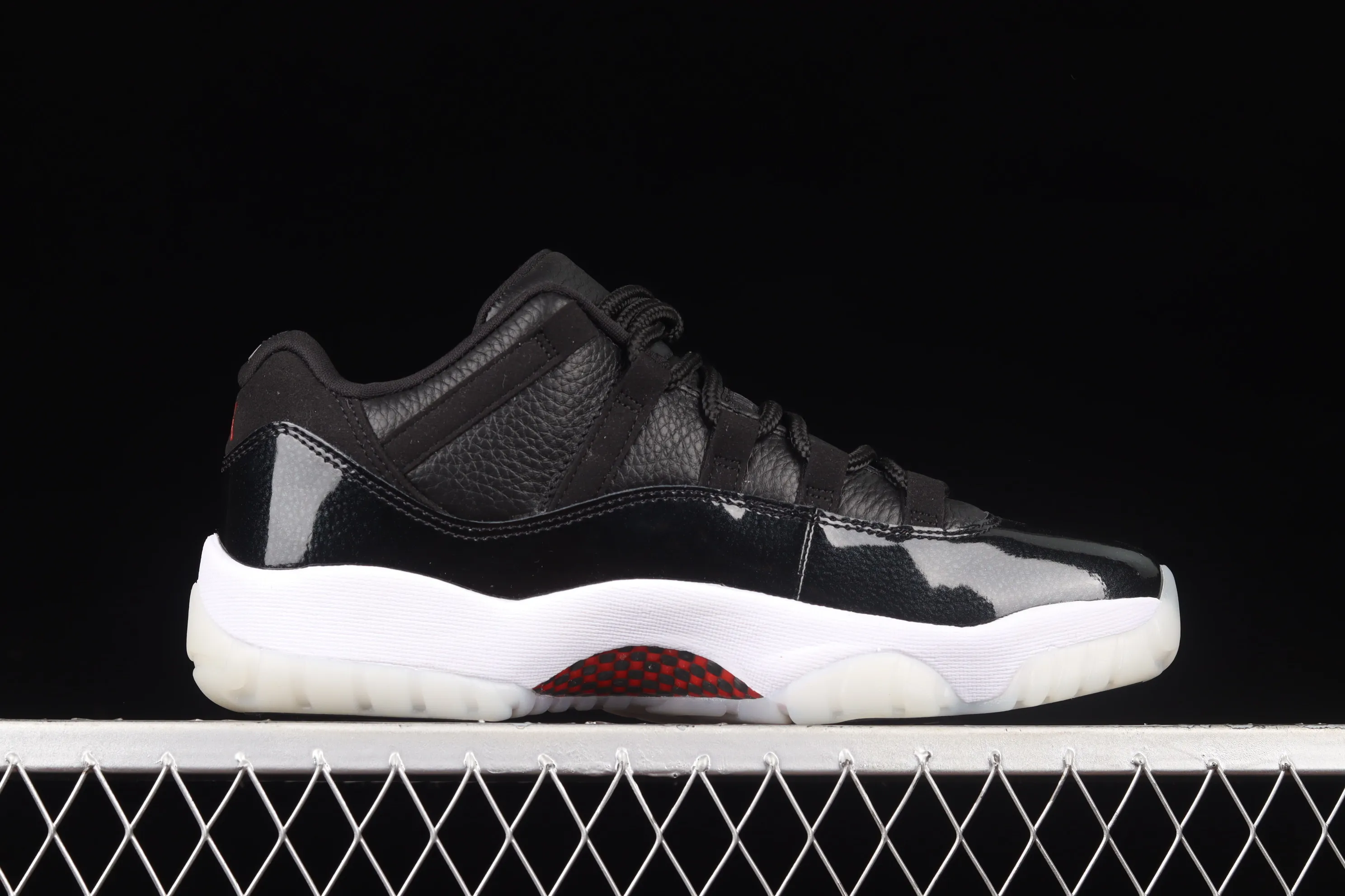 All categories Air Jordan Jordan series basketball shoes Air Jordan 11 pure original version Air Jordan 11 Retro Low "72-10" AJ11 low top devil sports culture basketball shoes AV2187-001